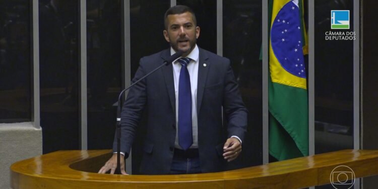 Quem é Carlos Jordy, deputado federal do PL e alvo de buscas da PF nesta sexta-feira