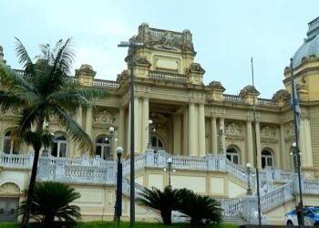 Castro sanciona lei que autoriza o RJ a aderir ao Propag, programa de refinanciamento da dívida