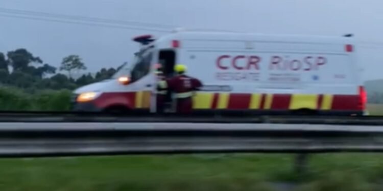 Engavetamento causa cerca de 13 km de congestionamento na Via Dutra, em Resende Engavetamento causa cerca de 13 km de congestionamento na Via Dutra, em Resende