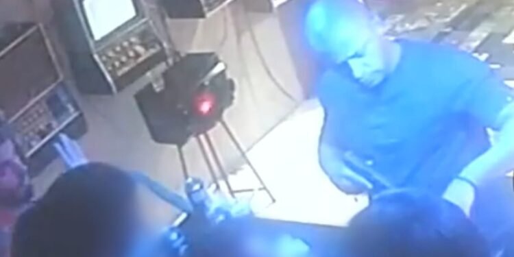 PM está preso por assaltar comércio na Vila Mimosa, Zona Norte do Rio