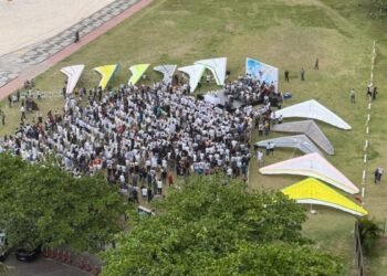 Instrutor de asa-delta envolvido na morte de Phil Haegler é indiciado