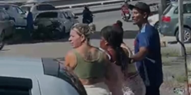 Mulher é esfaqueada em Irajá; ex é preso por tentativa de feminicídio