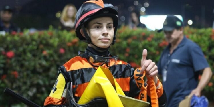 VÍDEO mostra acidente com jóquei de 16 anos na reta final de prova no RJ; adolescente morreu VÍDEO mostra acidente com jóquei de 16 anos na reta final de prova no RJ; adolescente morreu