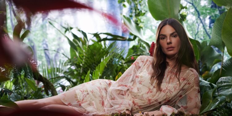 Isis Valverde agradece pela prisão de homem que a perseguia há anos