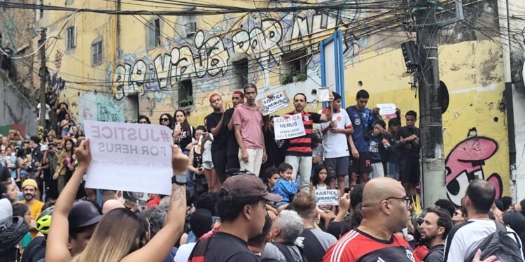 Pais de Herus critica PMs por morte de filho no Rio Pais de Herus critica PMs por morte de filho no Rio