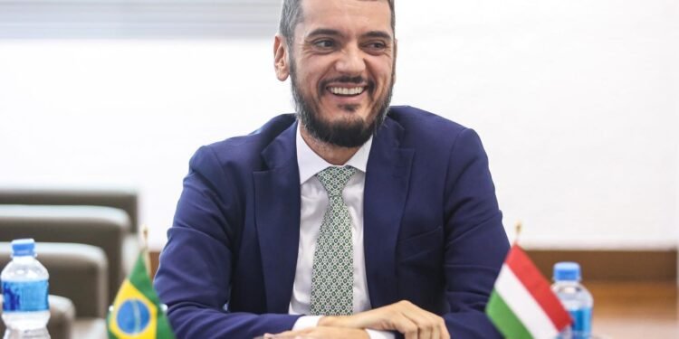 Rodrigo Bacellar vai passar a noite na Superintendência da PF após prisão; R$ 90 mil foram apreendidos no carro dele