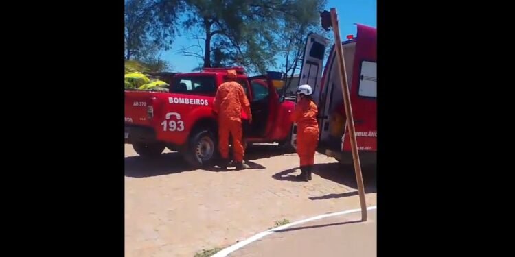 Adolescente é socorrido após grave afogamento na praia de Grussaí, no Norte Fluminense
