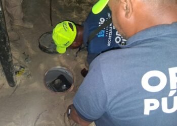 Operação ‘Tatuí’ retira 35 garrafas enterradas na areia de Copacabana