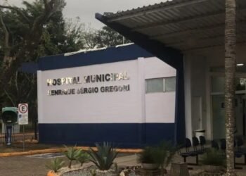 Militar do Exército morre após paraquedas enroscar em árvore e cair durante treino em Resende