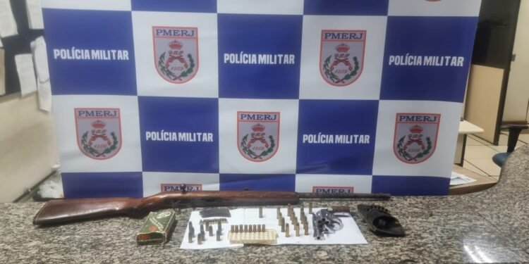 Homem é preso e armas são apreendidas em Paty do Alferes