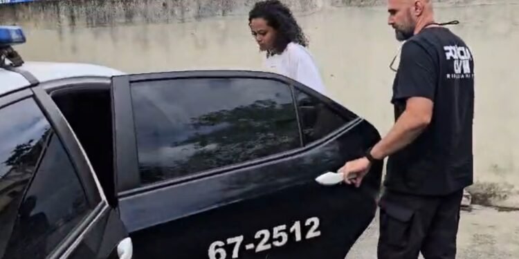 Polícia prende suspeita de contratar assassino de mulher em Sepetiba Polícia prende suspeita de contratar assassino de mulher em Sepetiba