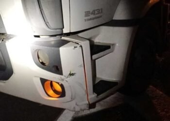 Jovem é atropelado por caminhão na Via Dutra, em Itatiaia