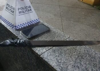 Homem é preso por ameaçar com facão e manter companheiro em cárcere privado em Três Rios