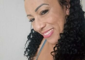 Mulher é morta a facadas na frente dos 3 filhos em Duque de Caxias