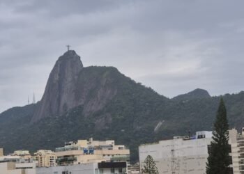 Tempo no Rio: Previsão de chuva forte e calor neste sábado