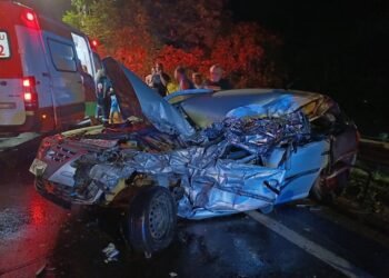 Acidente entre carro e ônibus deixa homem morto na BR-393, em Sapucaia