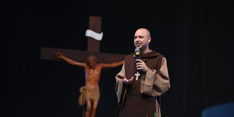 Frei Gilson em Salvador: confira programação do evento gratuito e operação de transporte