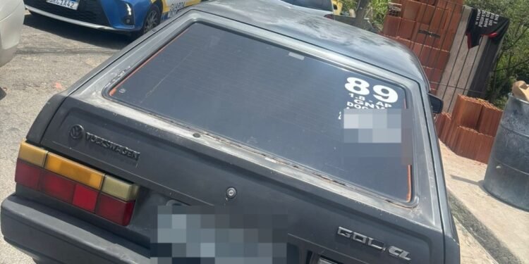 Irmãos são presos em Volta Redonda suspeitos de furtar carro e anunciam venda pela internet Irmãos são presos em Volta Redonda suspeitos de furtar carro e anunciam venda pela internet
