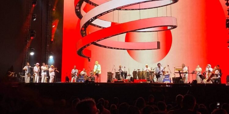 Gilberto Gil canta com Ivete Sangalo e Carlinhos Brown em Salvador