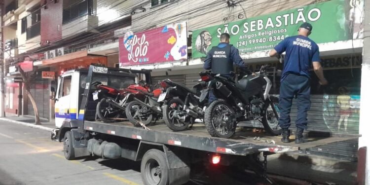 Operação apreende mais de 20 motos irregulares em Angra dos Reis e Volta Redonda Operação apreende mais de 20 motos irregulares em Angra dos Reis e Volta Redonda