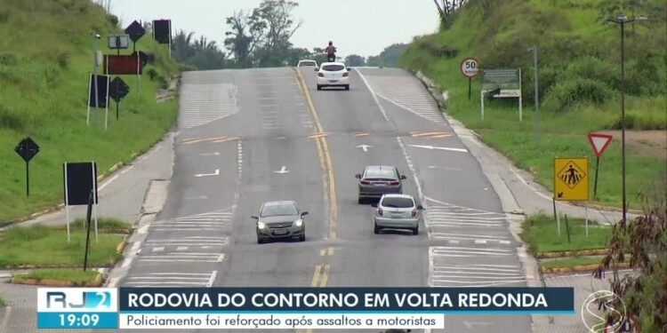 Bandidos armados rendem mulher e roubam moto na Rodovia do Contorno, em Volta Redonda