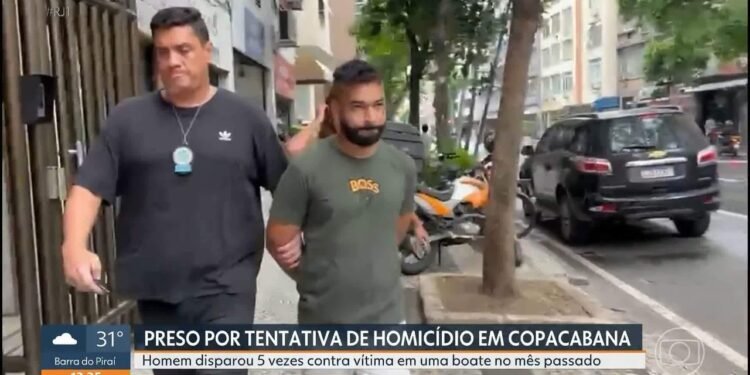 Homem preso por atirar no barco de Copacabana