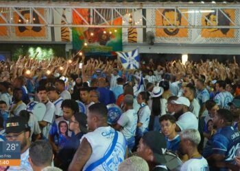 Acadêmicos de Niterói tem duas rainhas de bateria após promoção musa