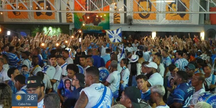 Acadêmicos de Niterói tem duas rainhas de bateria após promoção musa