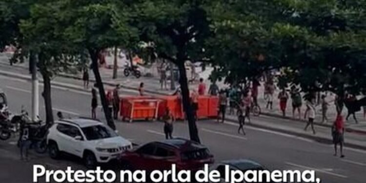 Protesto de ambulantes fecha em Vieira Souto, em Ipanema, pelo segundo dia consecutivo