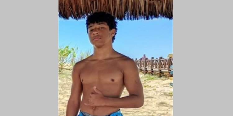 Enterrado adolescente que morreu afogado na Lagoa de Cima, em Campos