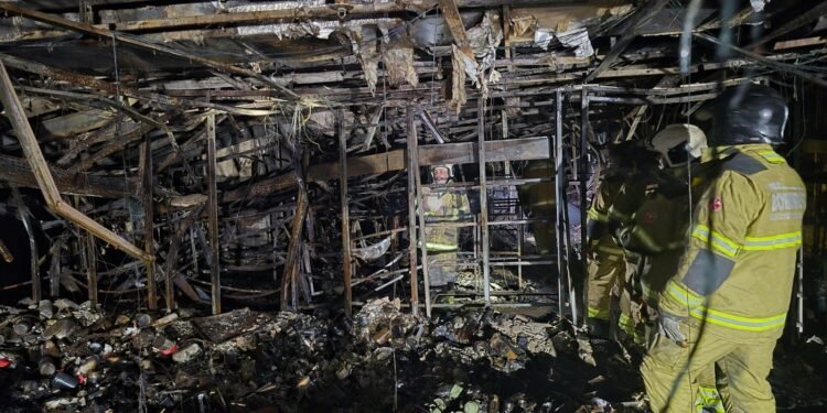 Após incêndio com 2 mortos na Tijuca, Bombeiros vão fiscalizar todos os shoppings do Rio