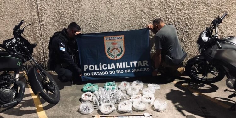 Operação da PM fecha baile funk ilegal e prende três suspeitos em Petrópolis