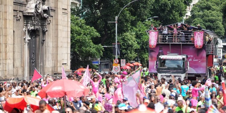 Chá da Alice: veja quando é o desfile do megabloco no carnaval do Rio 2026; Babado Novo e Sambay fazem trilha sonora