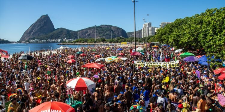 Além dos megablocos: Quais são e quando desfilam os blocos que arrastam mais de 10 mil pessoas
