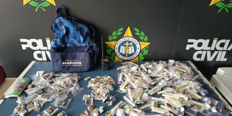 Homem é preso por suspeita de tráfico de drogas em Angra dos Reis