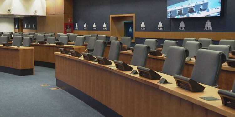 Exonerações na Alerj atingiram indicados de políticos influentes do RJ