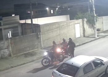 Câmeras flagram assalto a motociclista em Campos; VÍDEO