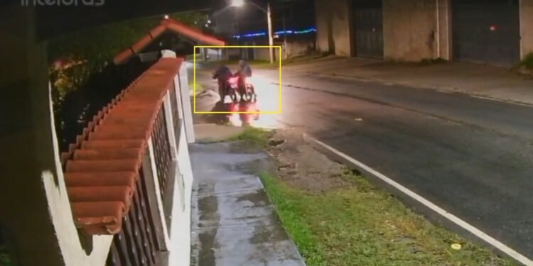 Entregador é assaltado durante trabalho em Saquarema; vídeo