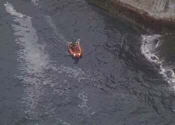 Após mais de 1,2 mil salvamentos no mar nos últimos dias, Rio tem alerta para ressaca e ondas de 3 metros neste sábado