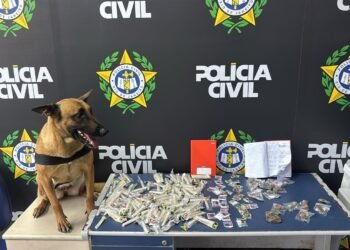 Dois jovens são presos e adolescentes apreendidos em operação da Polícia Civil em Angra dos Reis