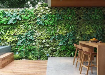 Jardins e varandas prontos para a estação com ideias simples e funcionais