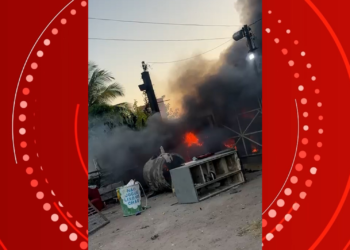 VÍDEO: incêndio de destruição ferro-velho no interior da Bahia