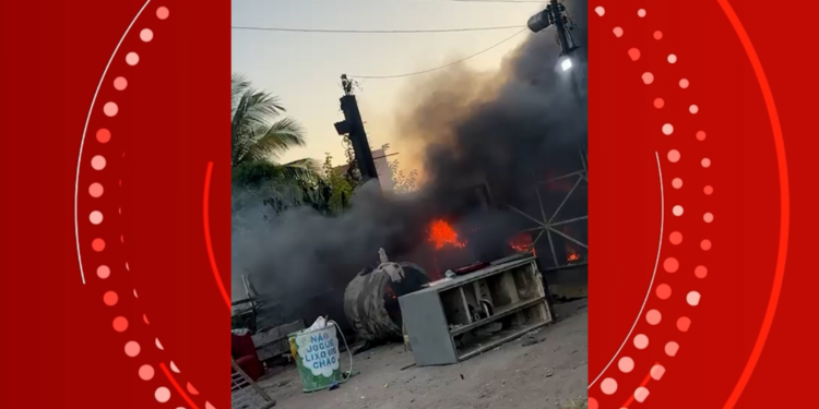 VÍDEO: incêndio de destruição ferro-velho no interior da Bahia