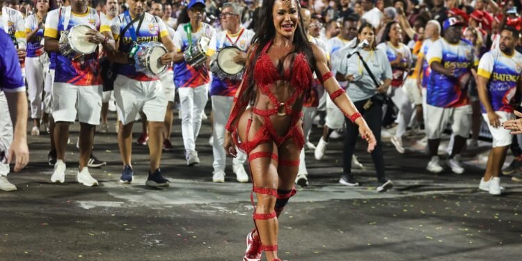 Veja fotos das musas em ensaios técnicos e de rua no Rio no fim de sem