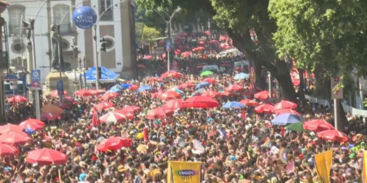 Prazo de inscrição para ambulantes que querem trabalhar no Carnaval de Rua 2026 do Rio termina nesta quarta