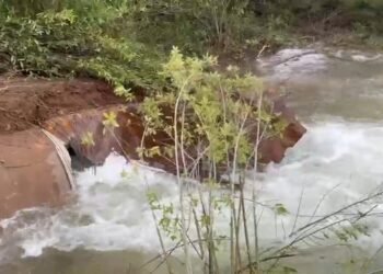 Rompimento de adutora interrompeu abastecimento de água em Paracambi