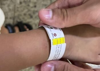 Pulseirinha de identificação: governo promove ação de prevenção ao desaparecimento de menores para o carnaval