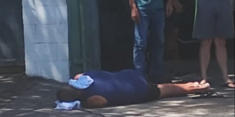 Dois homens são baleados perto do ponto do jogo do bicho em Cascadura Dois homens são baleados perto do ponto do jogo do bicho em Cascadura