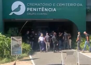 Corpo do policial civil morto no Maracanã é enterrado no Rio