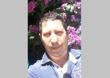 Motorista morre após carreta sair da pista e cair na ribanceira na RJ-186, em Santo Antônio de Pádua